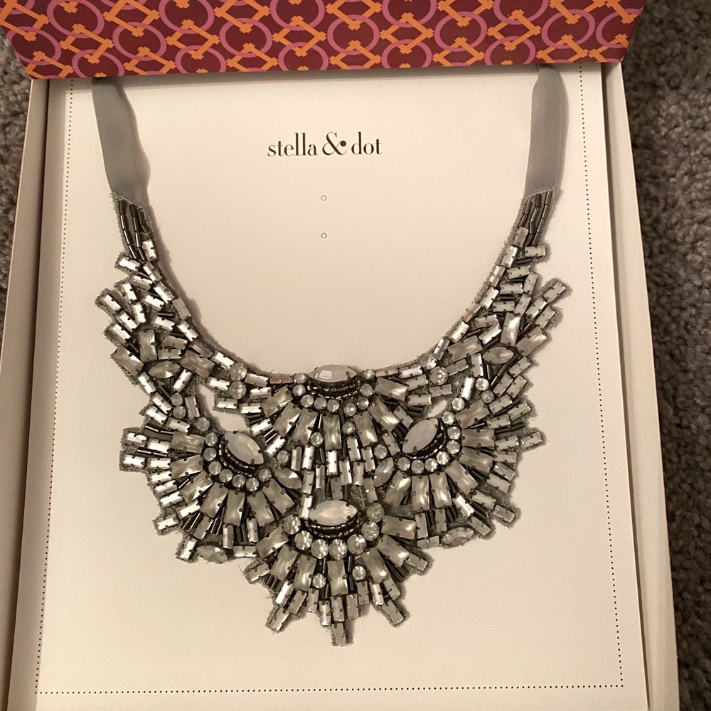 Stella & Dot Gala Statement Necklace
